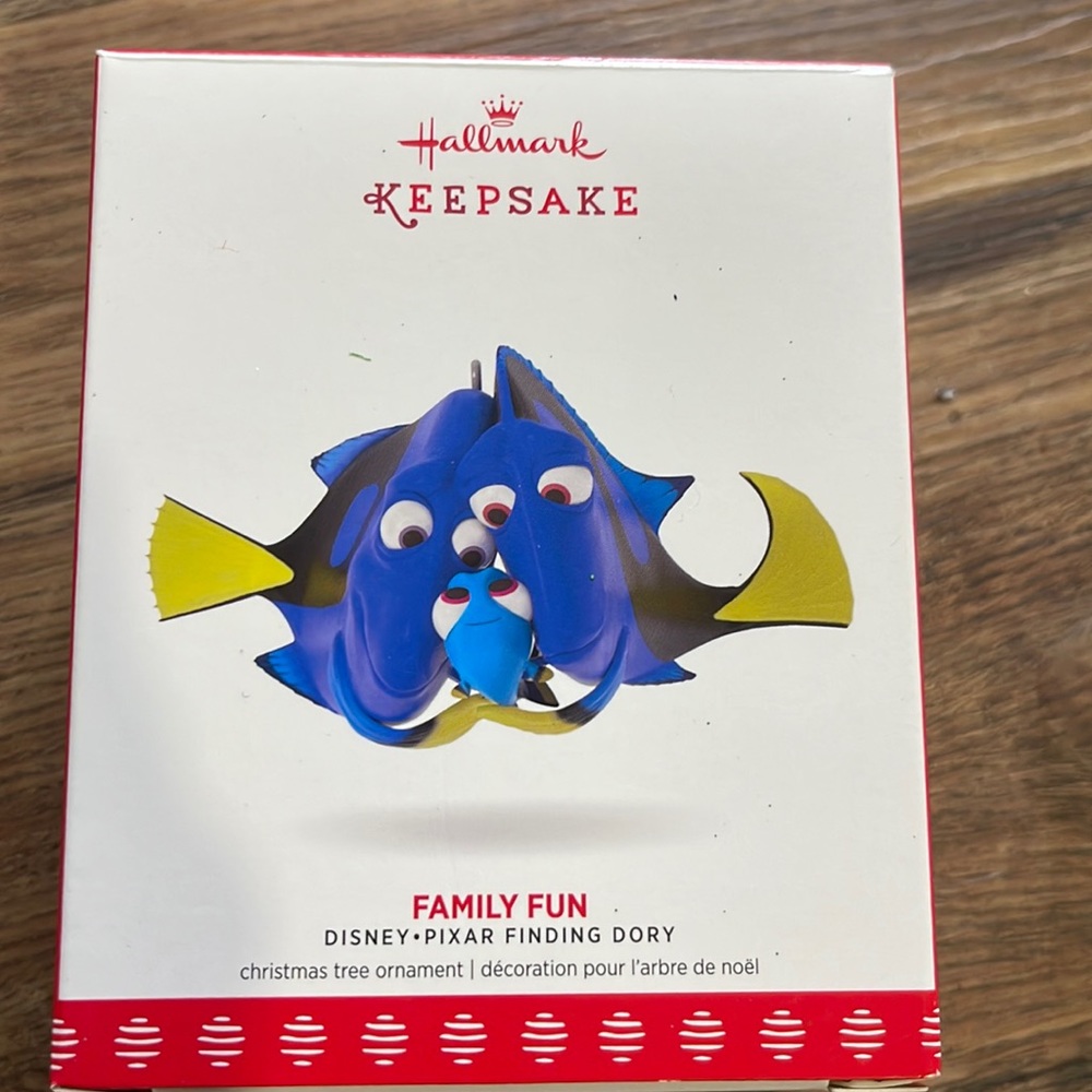 2017 Hallmark Keepsake Christmas Ornament Family Fun Disney’s Finding Dory